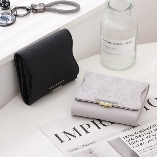 2025 new women's short wallet, Japanese and Korean style, small, fresh, folding, zippered, multifunctional student coin purse, in stock. 2025 new women's short wallet, Japanese and Korean style, small, fresh, folding, zippered, multifunctional student coin purse, in stock.