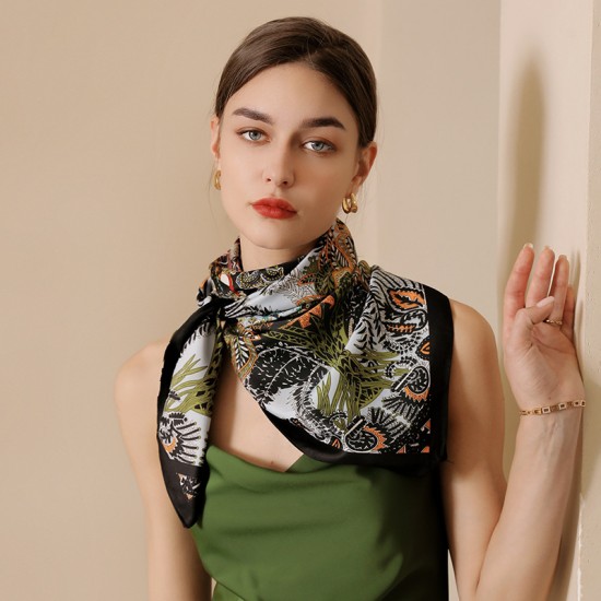 2025 summer new printed square scarves, wholesale, French retro imitation silk neck scarves, 90s-style small square neck scarves for women. 2025 summer new printed square scarves, wholesale, French retro imitation silk neck scarves, 90s-style small square neck scarves for women.