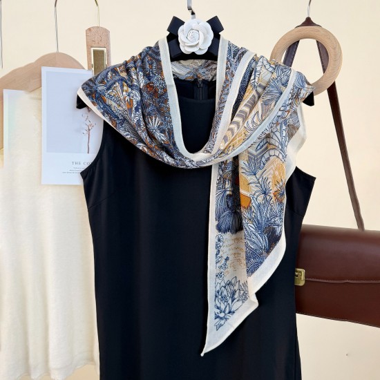Spring and summer, fashionable, youthful, new thin silk scarves for moms, holiday gifts, niche retro secret forest print scarves. Spring and summer, fashionable, youthful, new thin silk scarves for moms, holiday gifts, niche retro secret forest print scarves.