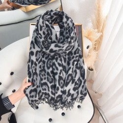 Classic European and American autumn and winter faux cashmere leopard print scarf, Japanese and Korean women's fashionable outerwear scarf