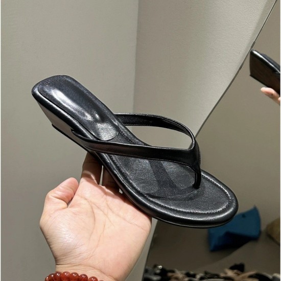 Minimalist women's wedge-heeled thong sandals, perfect for outdoor wear in 2025, perfect with skirts.