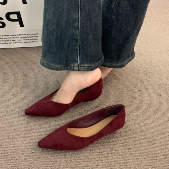 French-style niche brown shoes for women, 2025 spring and autumn wedge heels, elegant pointed toe commuter shoes for evening wear French-style niche brown shoes for women, 2025 spring and autumn wedge heels, elegant pointed toe commuter shoes for evening wear
