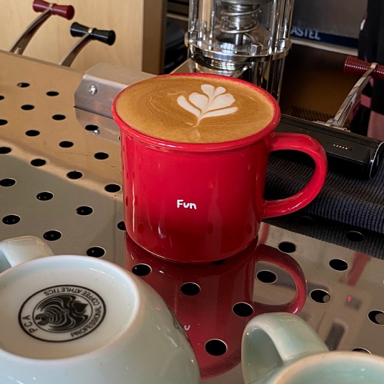 Mangmang's homemade spring cartoon outing puppy mug, ceramic water cup, cute green coffee cup gift with a swoosh. Mangmang's homemade spring cartoon outing puppy mug, ceramic water cup, cute green coffee cup gift with a swoosh.