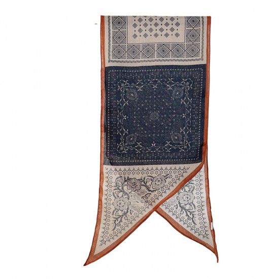 Ethnic retro and niche print, elegant thin silk scarf for women, luxurious Korean-style spring and summer fashionable long oblique scarf. Ethnic retro and niche print, elegant thin silk scarf for women, luxurious Korean-style spring and summer fashionable long oblique scarf.