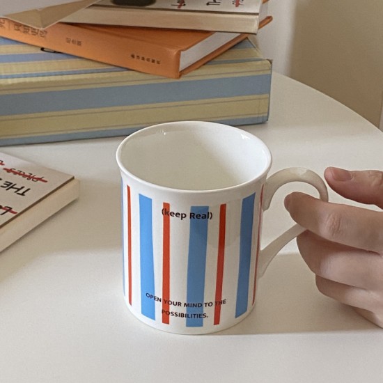 Brilliant red, niche luxury New Year and Christmas red mug, ceramic water cup, coffee cup gift.