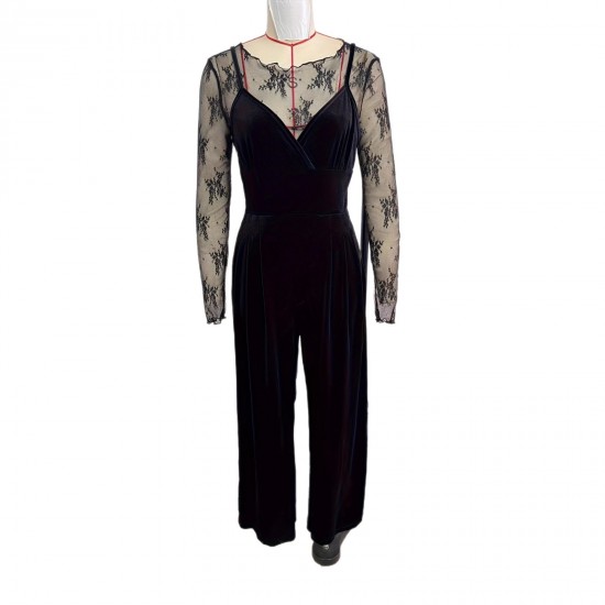 Elegant black lace, see-through, long-sleeved base top, suspender straps, and a slim-waisted velvet jumpsuit, two-piece set. Elegant black lace, see-through, long-sleeved base top, suspender straps, and a slim-waisted velvet jumpsuit, two-piece set.