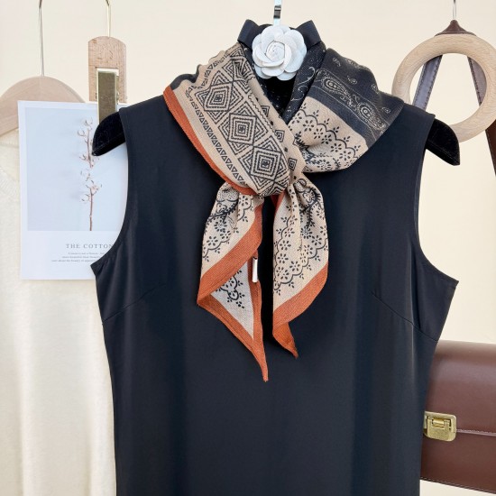Ethnic retro and niche print, elegant thin silk scarf for women, luxurious Korean-style spring and summer fashionable long oblique scarf. Ethnic retro and niche print, elegant thin silk scarf for women, luxurious Korean-style spring and summer fashionable long oblique scarf.