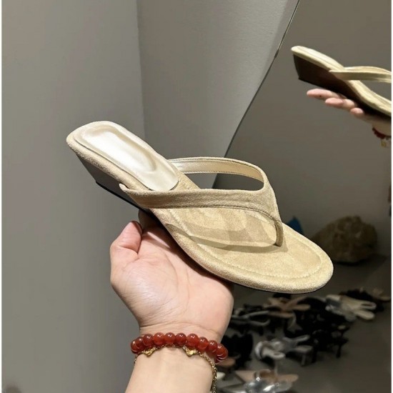 Minimalist women's wedge-heeled thong sandals, perfect for outdoor wear in 2025, perfect with skirts.