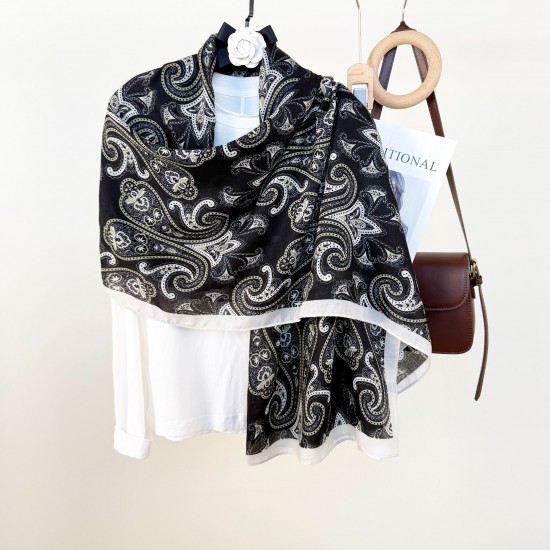 New cotton and linen long scarves, thin shawls for travel and photography, Korean-style fashionable and retro cashew flower print long scarves. New cotton and linen long scarves, thin shawls for travel and photography, Korean-style fashionable and retro cashew flower print long scarves.