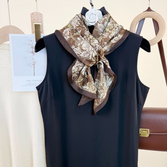 Korean retro, elegant, high-end clothing matching shawls, thin scarves with floral prints for air-conditioned rooms. Korean retro, elegant, high-end clothing matching shawls, thin scarves with floral prints for air-conditioned rooms.