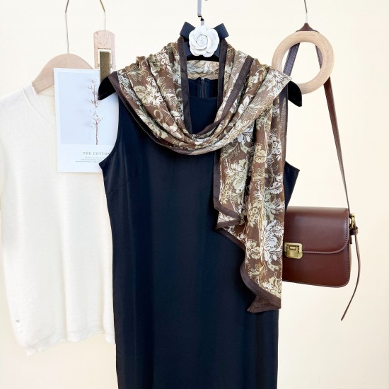 Korean retro, elegant, high-end clothing matching shawls, thin scarves with floral prints for air-conditioned rooms. Korean retro, elegant, high-end clothing matching shawls, thin scarves with floral prints for air-conditioned rooms.