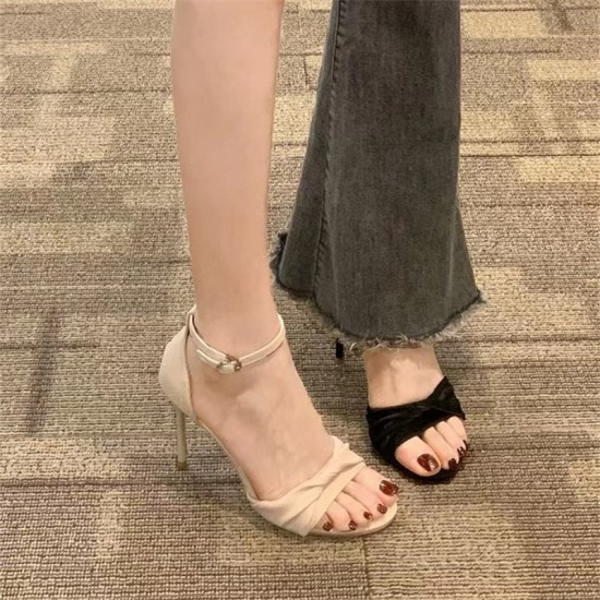 Thick-heeled pointed-toe trouser boots, street-ready short boots for women, spring and autumn 2025 new models, brown western-style skinny boots. Thick-heeled pointed-toe trouser boots, street-ready short boots for women, spring and autumn 2025 new models, brown western-style skinny boots.
