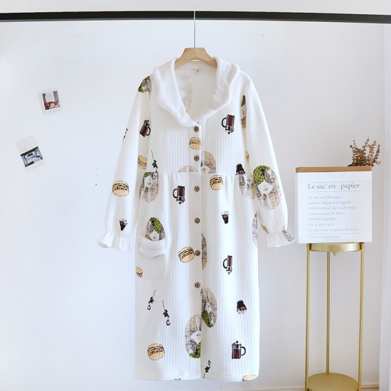 Women's summer thin, loose, short-sleeved artificial cotton loungewear, pajamas, and a fresh floral cotton bra. Women's summer thin, loose, short-sleeved artificial cotton loungewear, pajamas, and a fresh floral cotton bra.