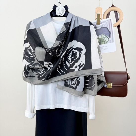 French creative new retro-printed long scarves, stylish spring and summer scarves, stylish cotton and linen shawls. French creative new retro-printed long scarves, stylish spring and summer scarves, stylish cotton and linen shawls.